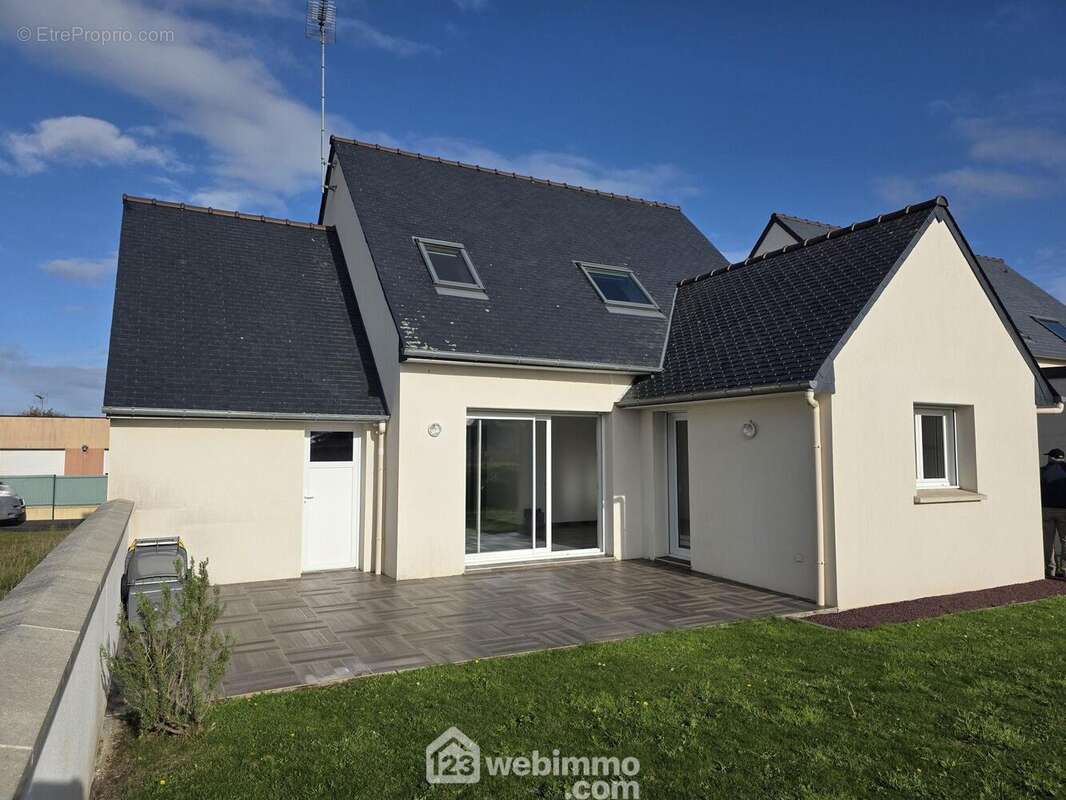 Terrasse au sud vue sur un champ - Maison à PENVENAN