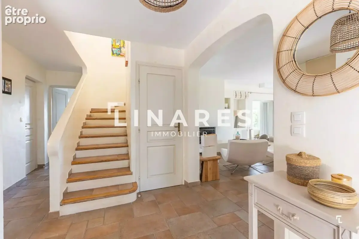 VILLA AZURA - Propriété T5 de 185m2 - Piscine - Terrain de boules - 83118 SAINT - RAPHAËL - photo 7
