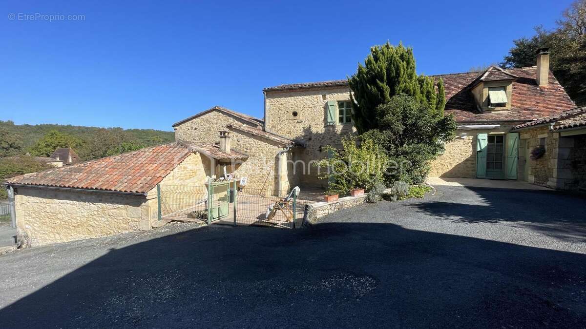 Ensemble de cinq maisons toutes louées - photo 4