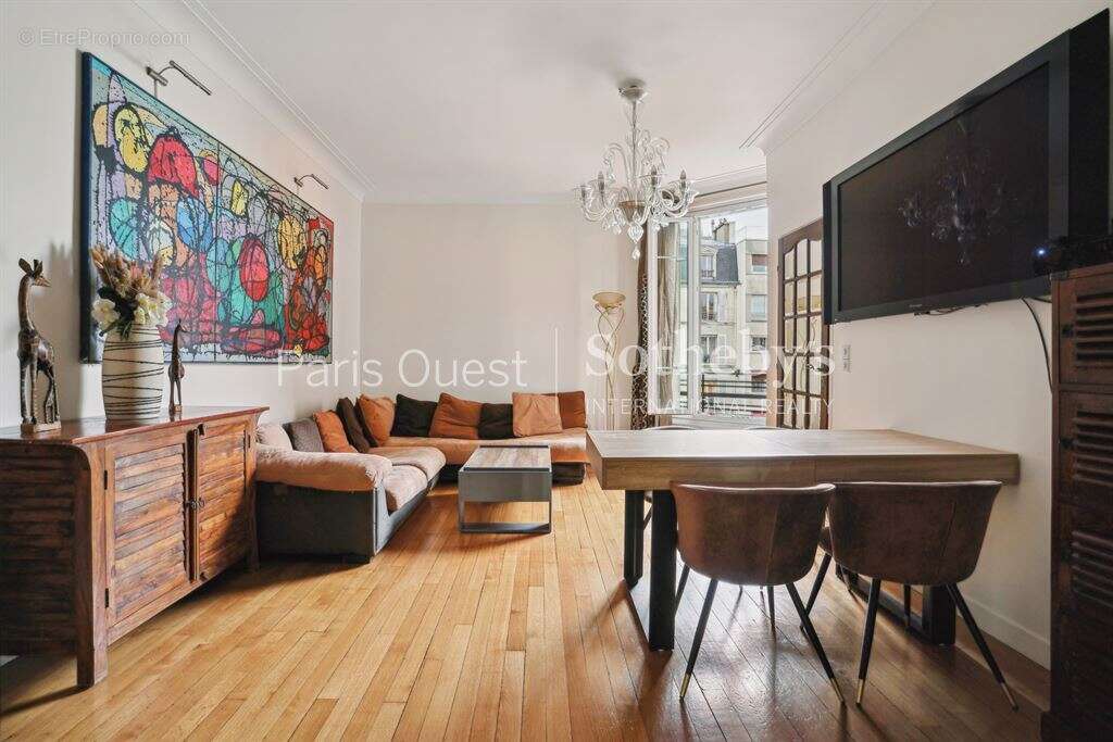 Appartement à NEUILLY-SUR-SEINE