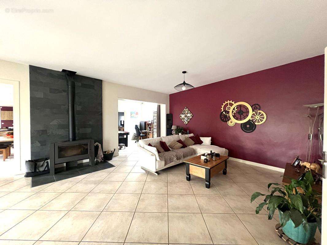 Maison rénovée avec jardin et piscine - photo 4