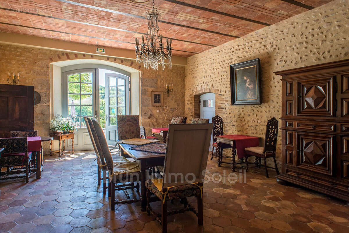Maison 904 m² à Valensole  - photo 5