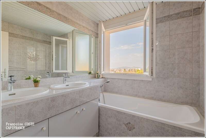 Appartement à SAINTE-FOY-LES-LYON