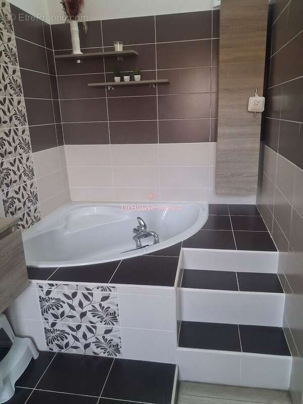 Maison à NEUVILLE-DE-POITOU