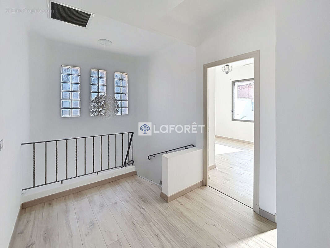Perpignan Maison contemporaine  -147 m² - 4 faces - Terrain traversant de 500 m² - photo 11