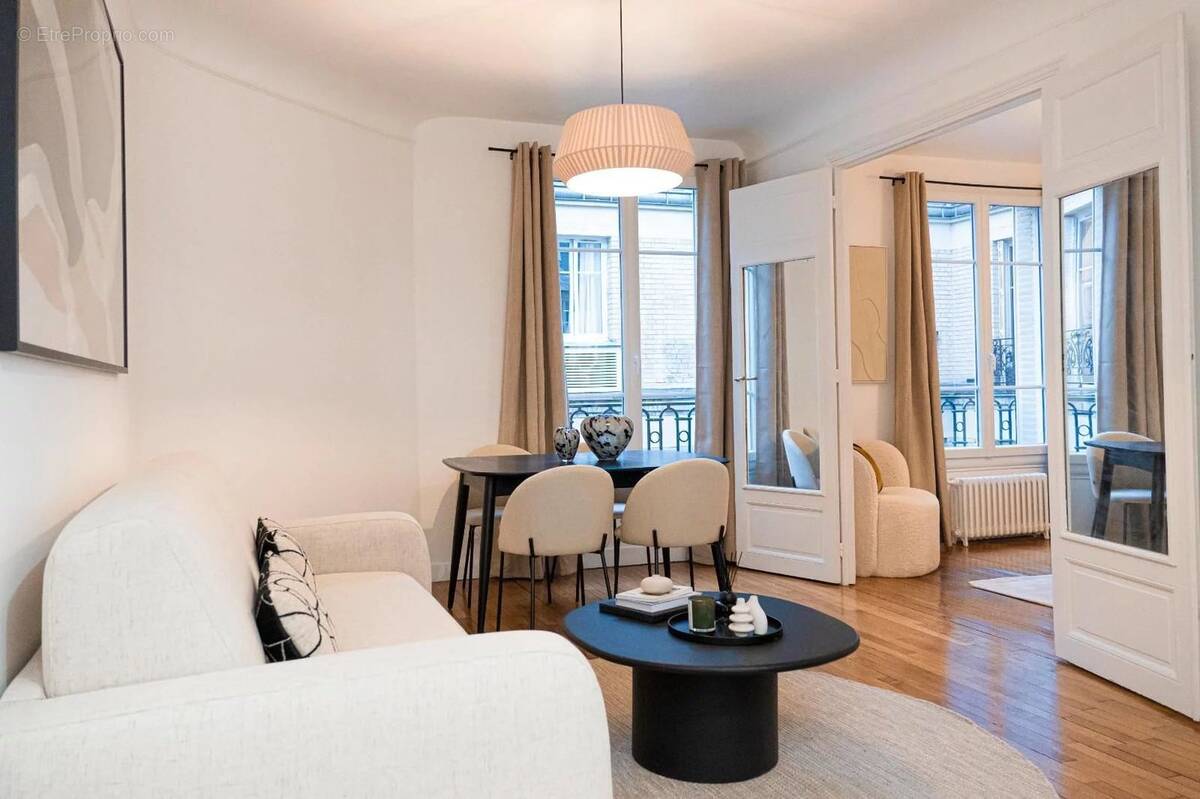 Appartement à PARIS-16E