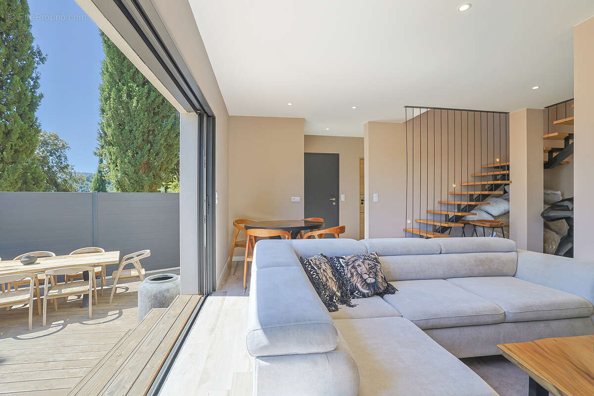 Maison à SOLLIES-PONT