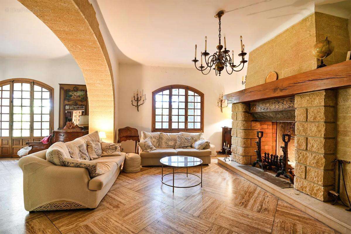 Maison à SAINT-PAUL-LES-FONTS
