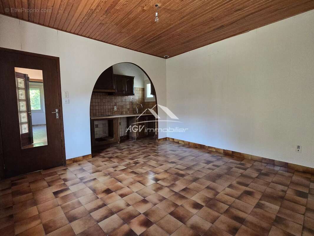 Maison en pierres, 2 logements,double garage - photo 7