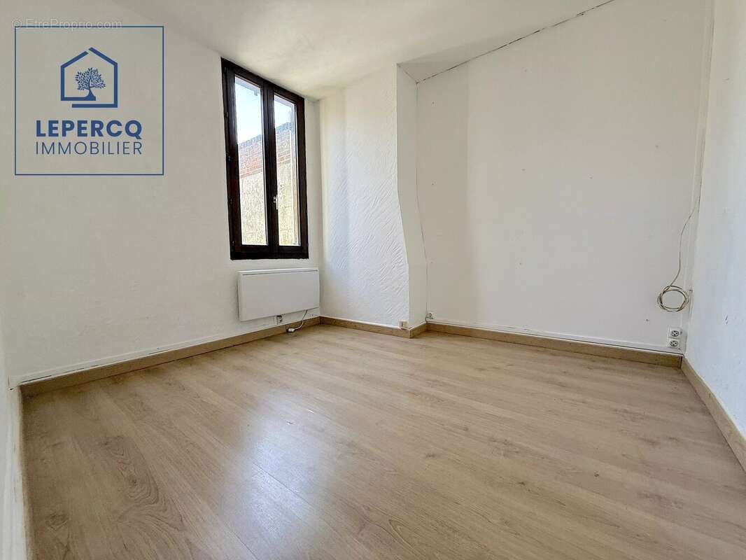 Appartement F1 bis - Centre-ville - VILLERS-COTTERÊTS - photo 3