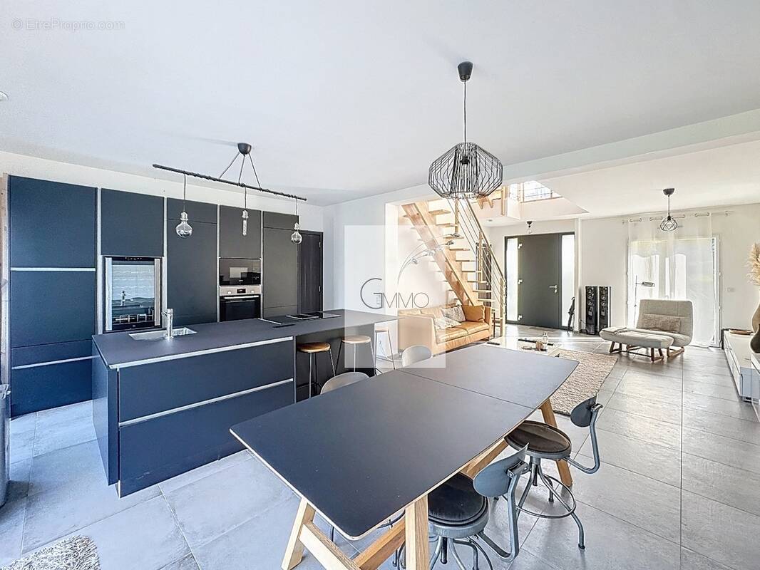 Maison à L&#039;HAY-LES-ROSES