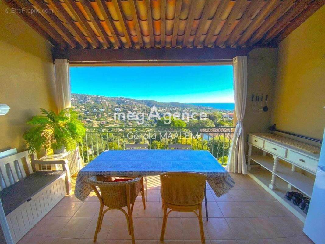 Appartement à ROQUEBRUNE-SUR-ARGENS