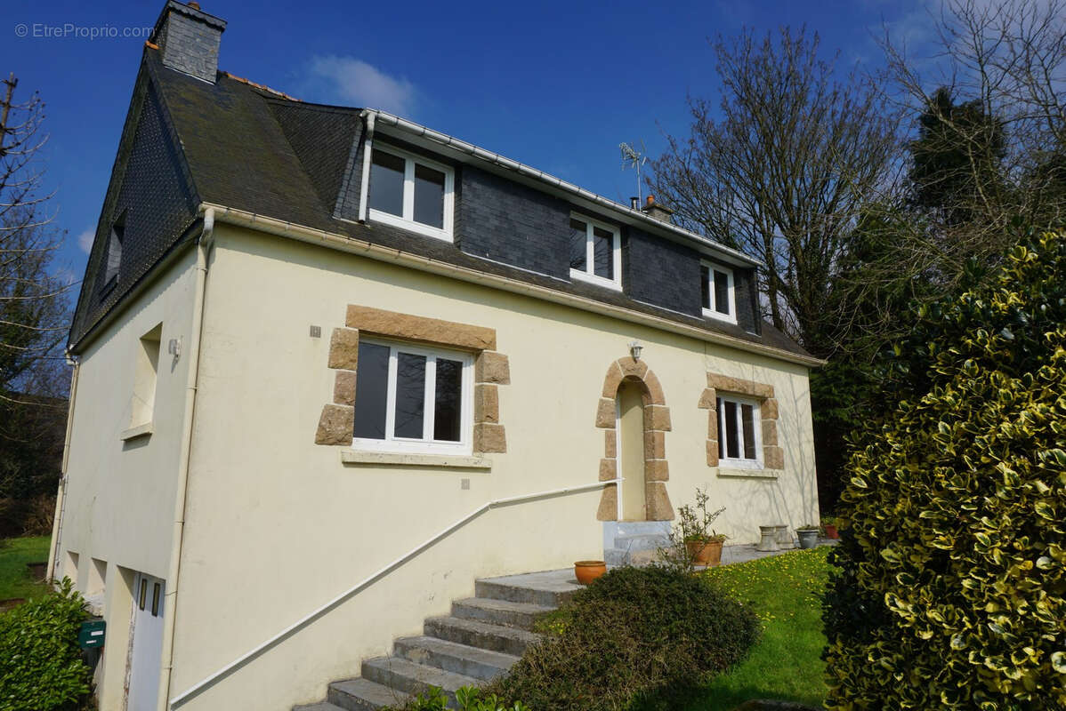 Maison à BELLE-ISLE-EN-TERRE