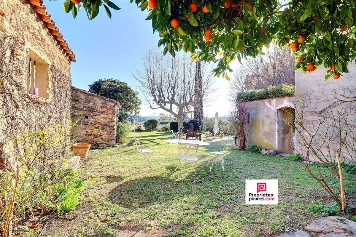 Maison à LE CASTELLET