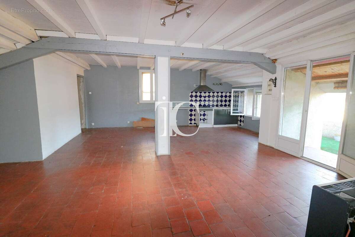 Maison à SAINT-MARTIN-DE-VALGALGUES