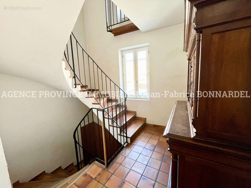 Maison à LA BAUME-DE-TRANSIT