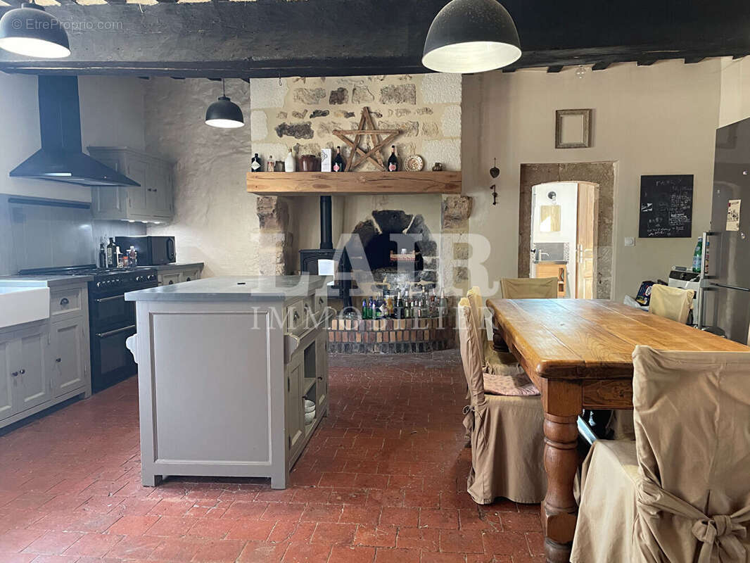 Longère avec une piscine au bout d'un chemin à vendre, réf B15534 - photo 6