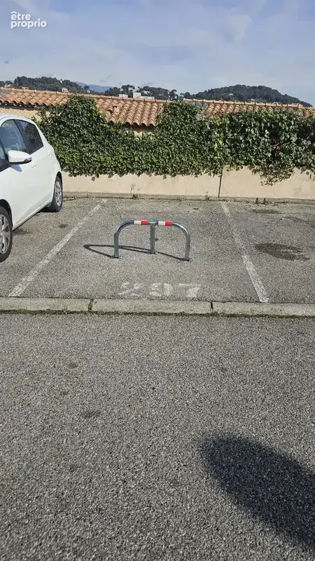 Parking à VALLAURIS
