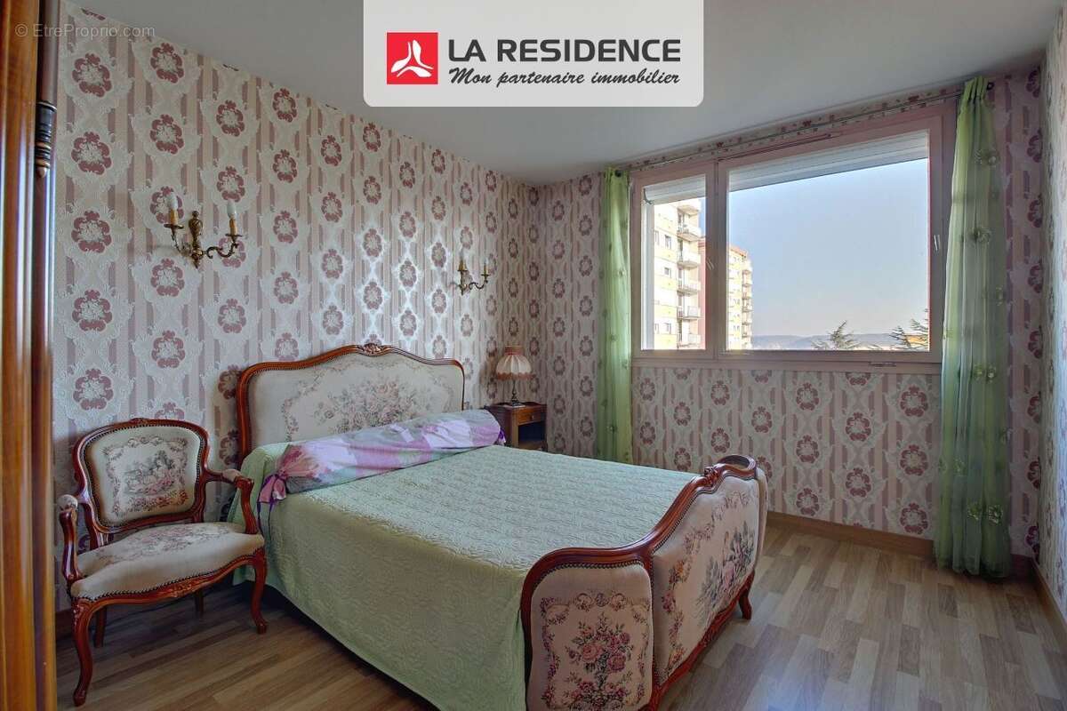 Appartement à SAINT-ETIENNE-DU-ROUVRAY