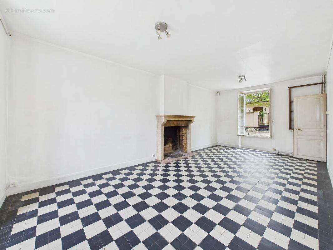 Maison à SAINT-MAUR-DES-FOSSES