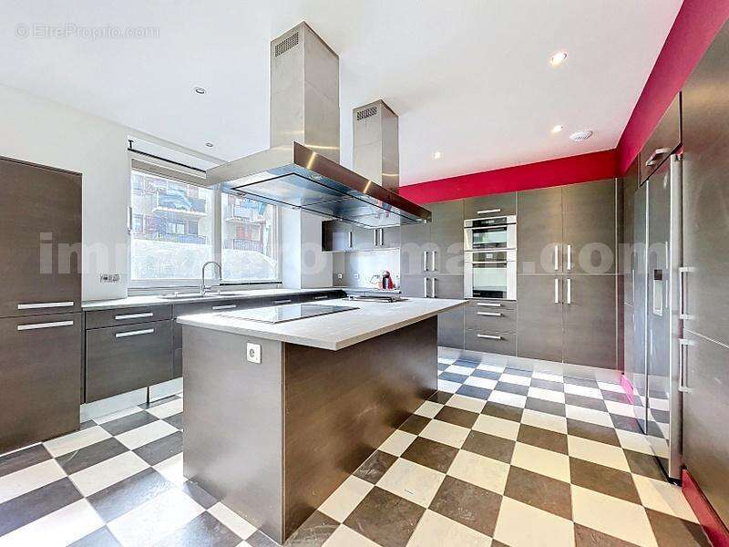 Appartement_T3_Valleiry_bus_proche_frontière_commerce_école_centre_ville_Salon_Séjour_Cuisine_équipée_ - Appartement à VALLEIRY