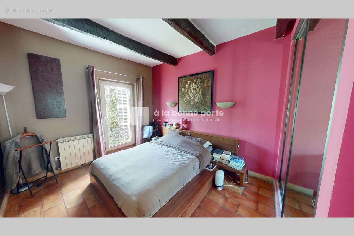 Maison à SIMIANE-COLLONGUE