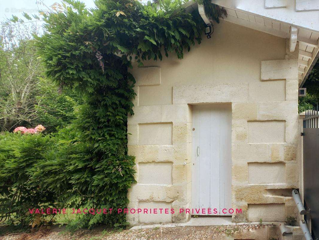 Maison à COUTRAS