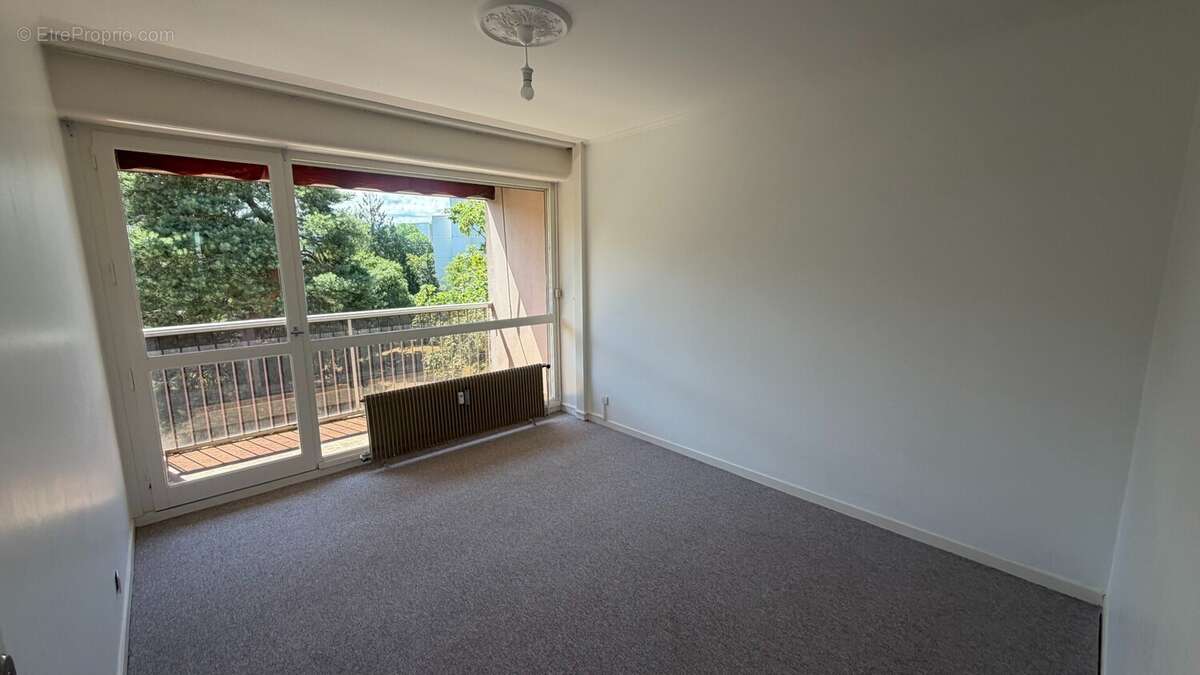Chambre 1 ? Accès balcon plein sud