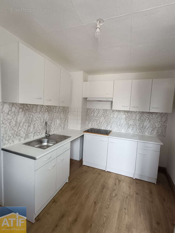 Appartement à LE MAYET-DE-MONTAGNE