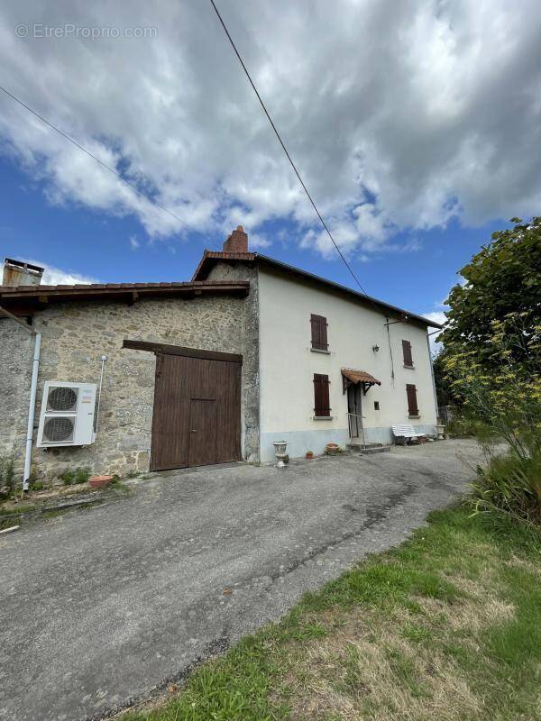 Maison à BONNAC-LA-COTE