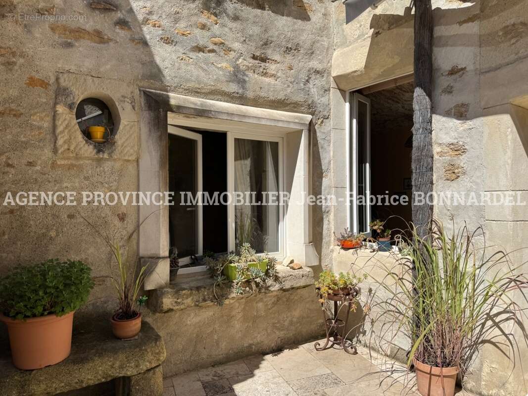 Maison à BOLLENE