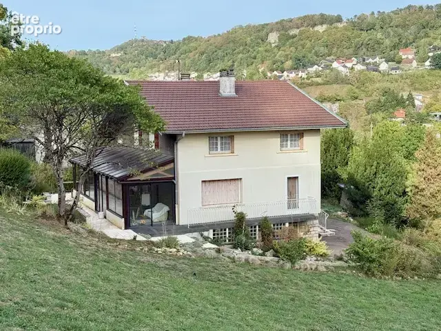 Maison familiale des années 70 avec sous-sol complet et beau potentiel - photo 2
