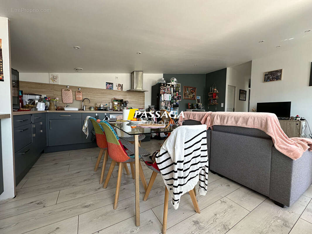 A VENDRE - Local commercial 270 m² et appartement de type 3 - SEVERAC D'AVEYRON - photo 3