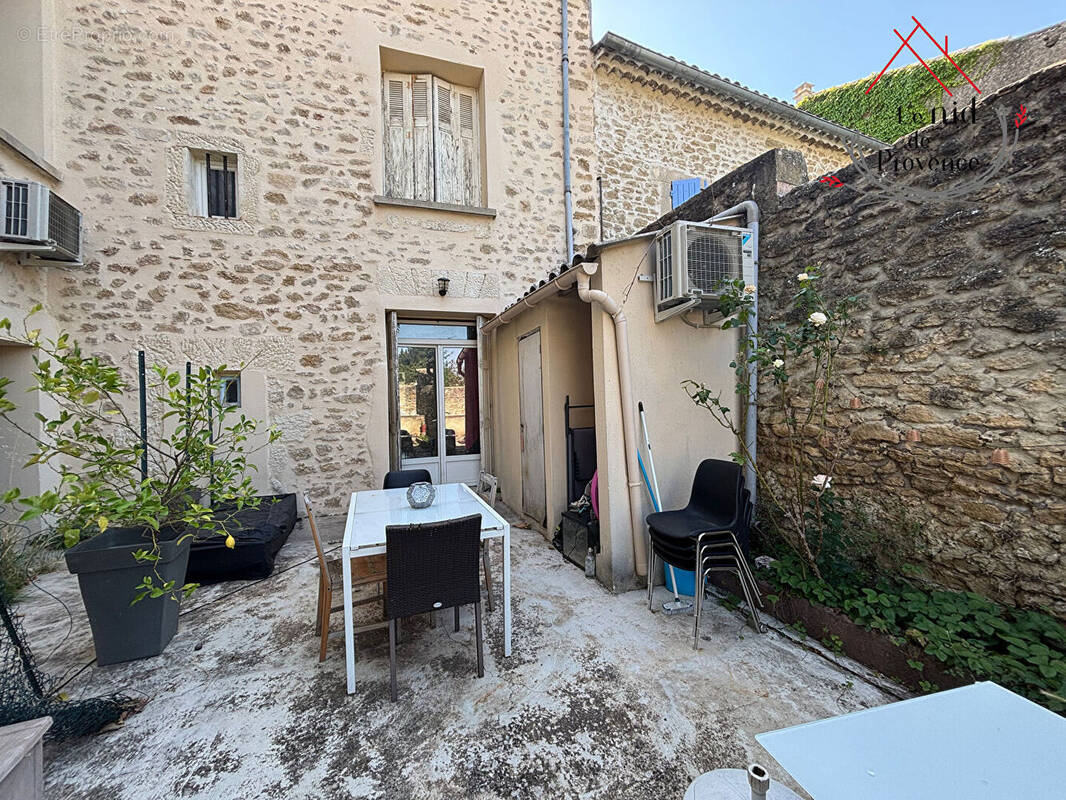 Maison à SAINTE-CECILE-LES-VIGNES