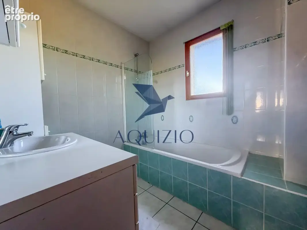 Propriété familiale de 173 m2   Plus de 2 200 m2 de terrain plat, piscine et vue montagnes - photo 13