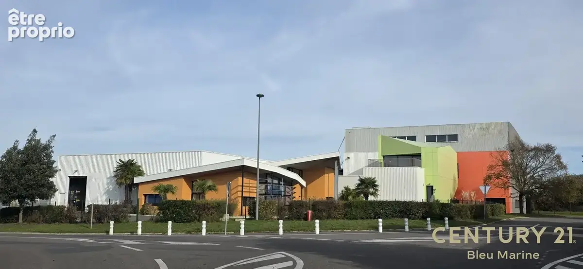 Commerce 3 600 m² à vendre à L'ile-D'olonne (85340) - photo 2