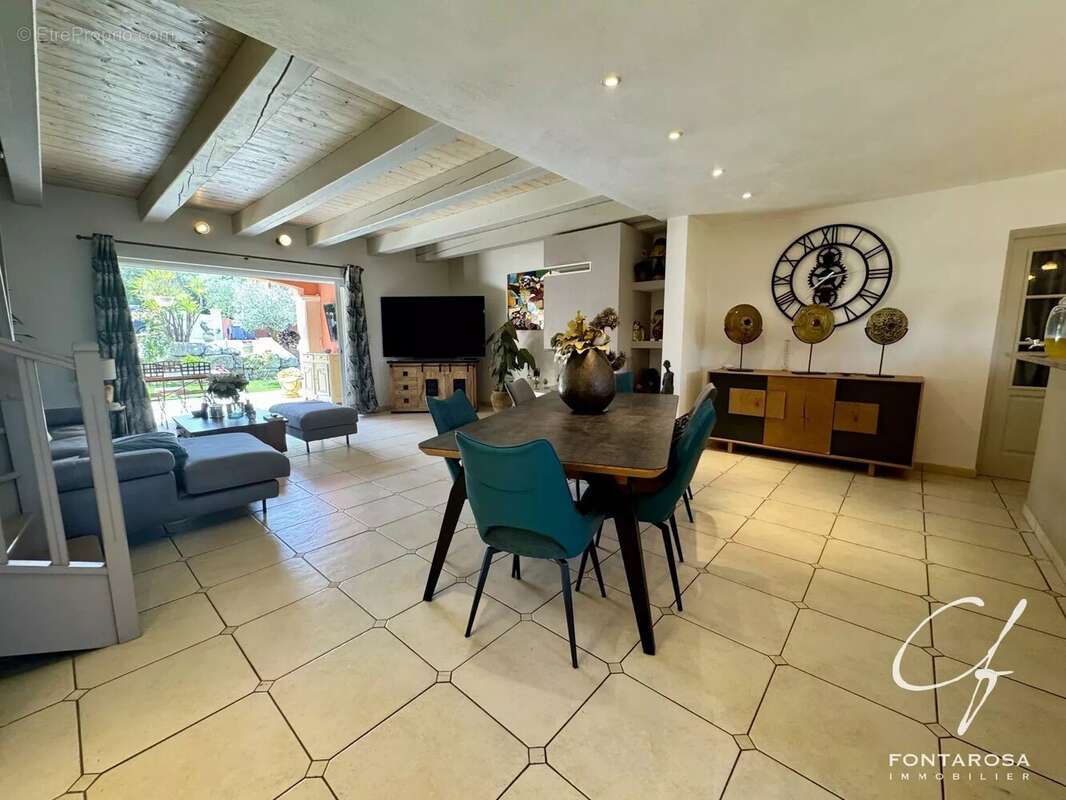 Maison à PUGET-SUR-ARGENS