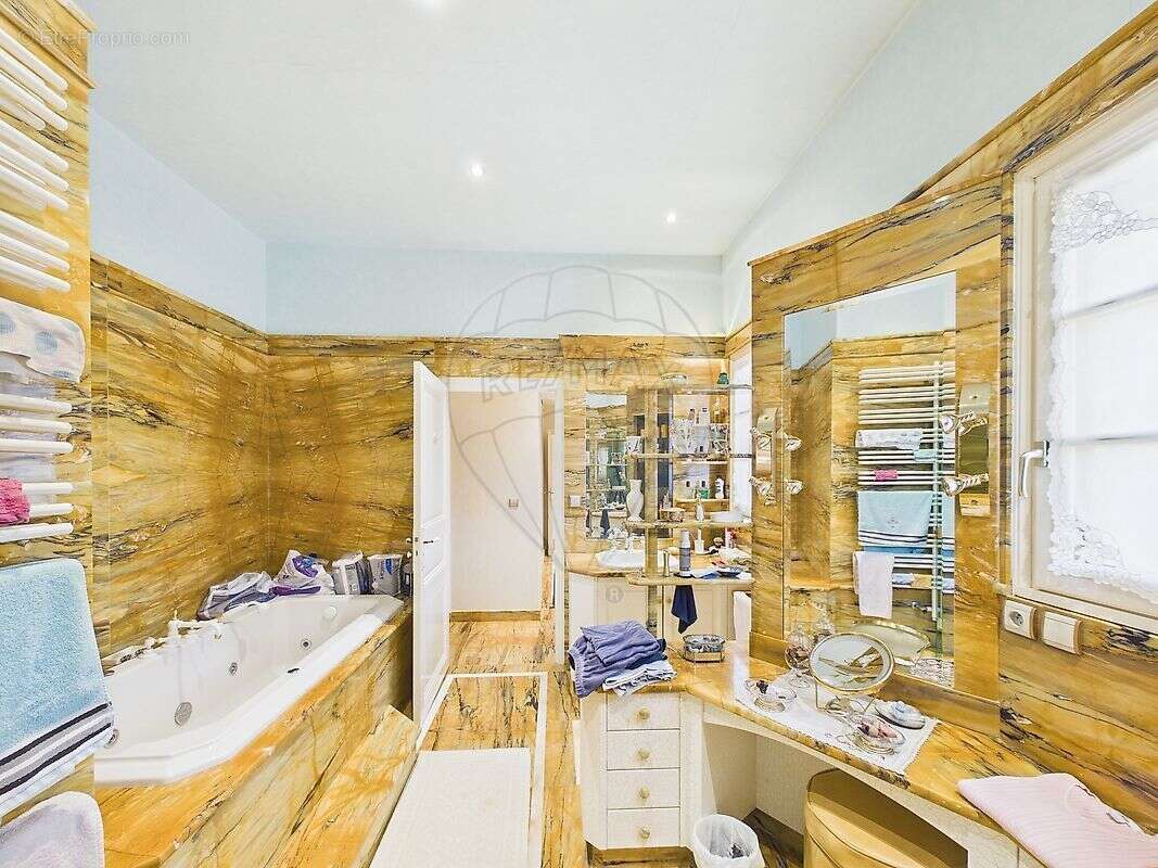 Maison à FONTCOUVERTE