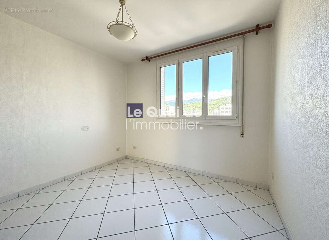 Appartement à LE PONT-DE-CLAIX