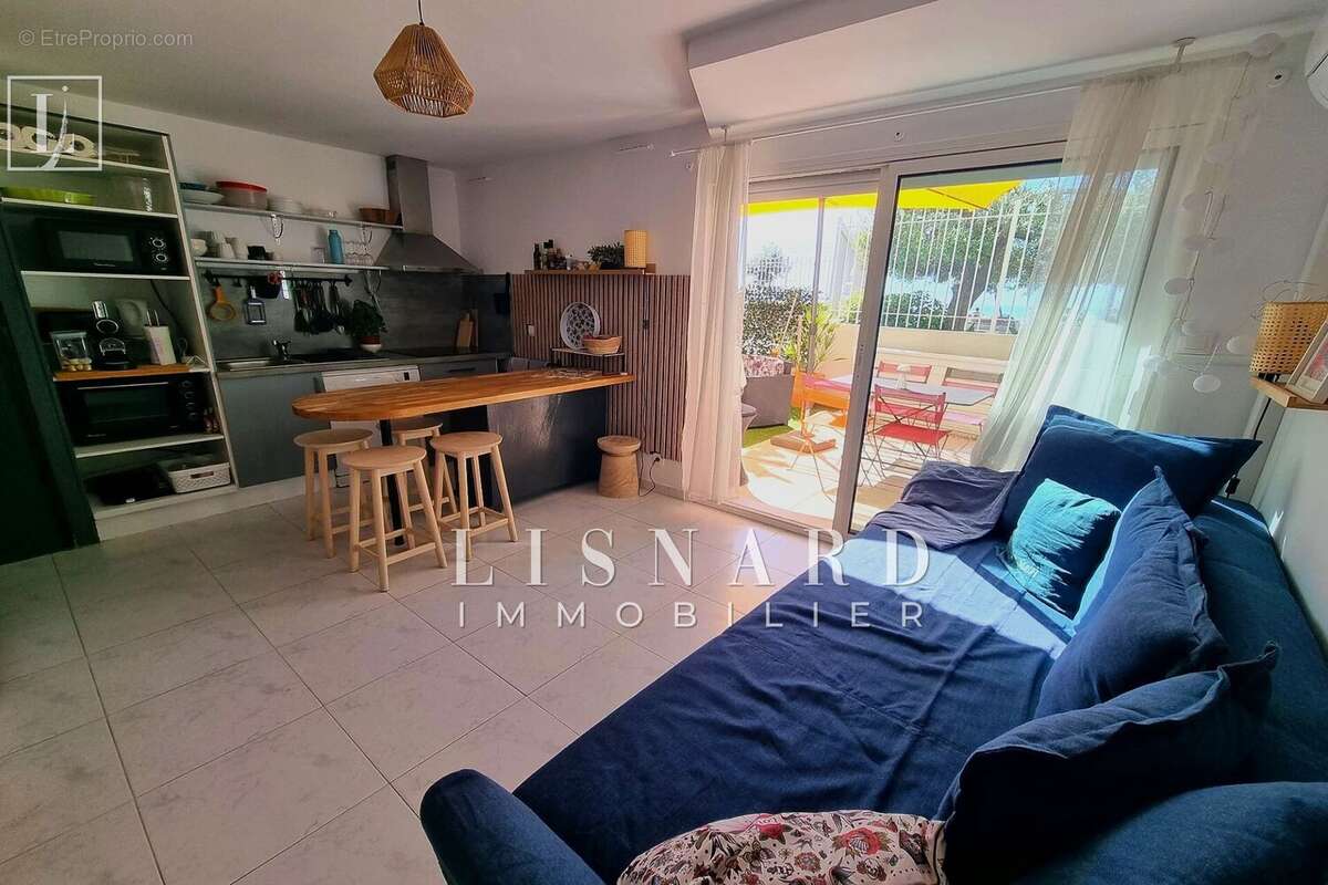 Appartement à VALLAURIS
