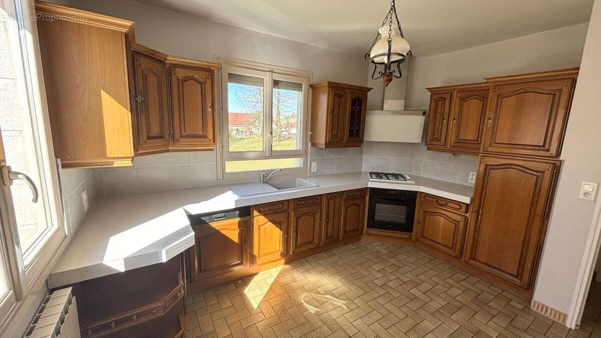 Maison à JUGEALS-NAZARETH