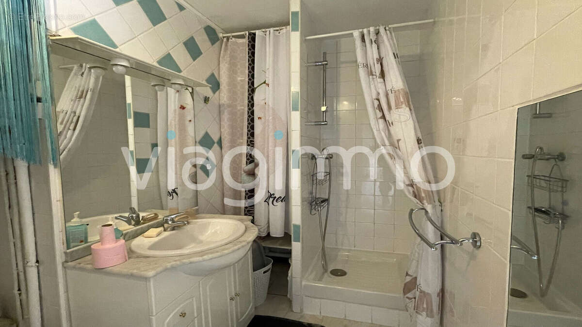 Appartement à MARSEILLE-4E