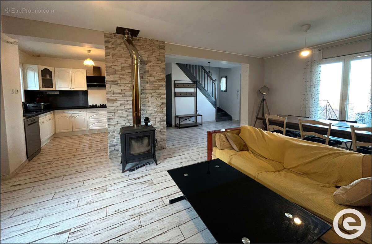 Maison à PONT-SUR-YONNE