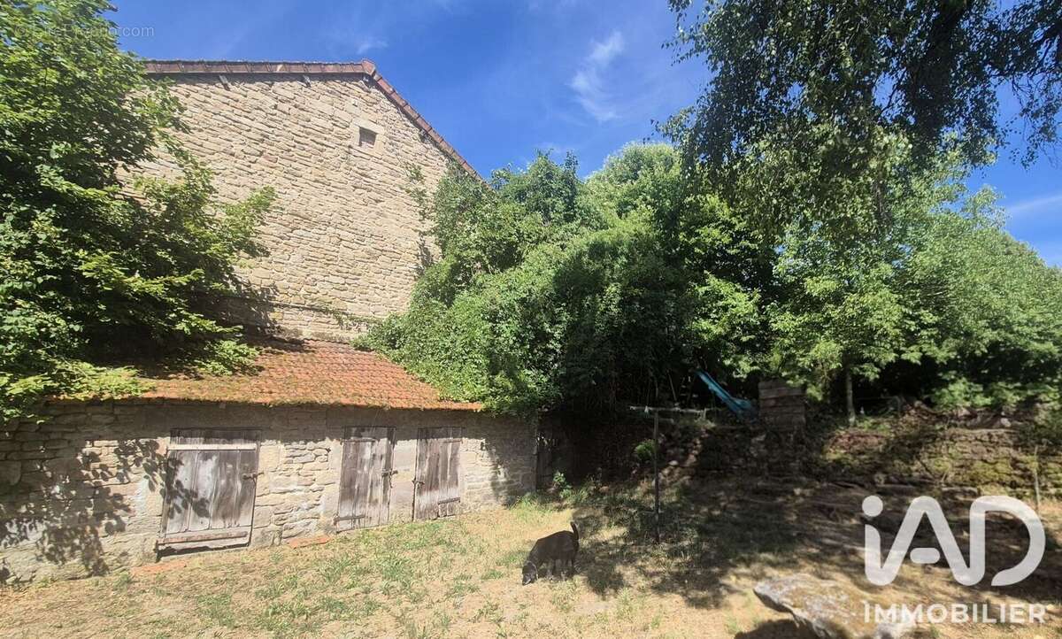Maison 110 m² à Saint-Pierre-Bellevue  - photo 2