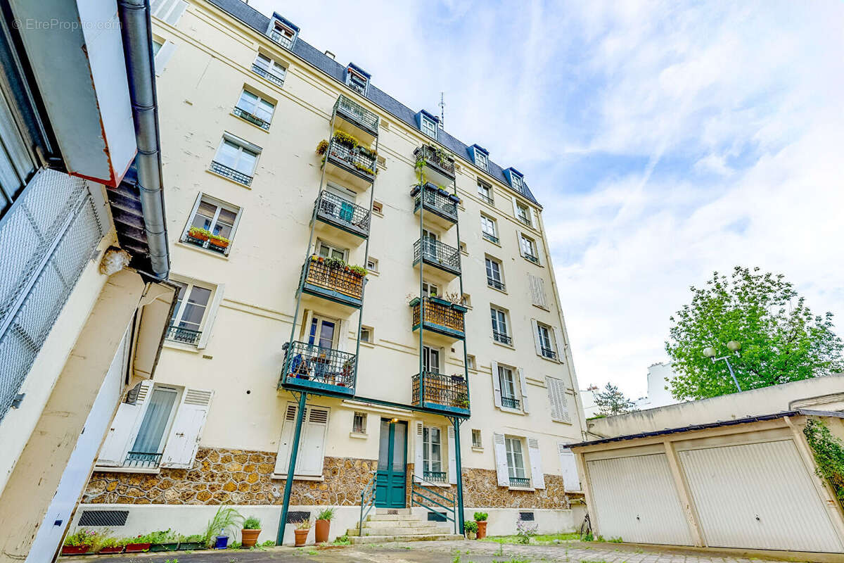 Appartement à PARIS-14E