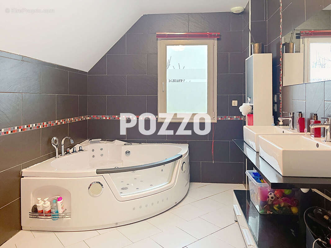 Maison - 5 pièces - 4 chambres - 148 m² - jardin - garage - Saint-Lô ouest - photo 12