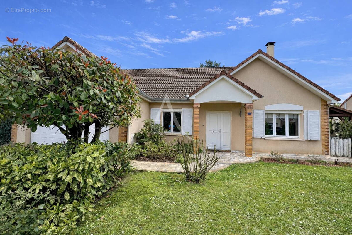 Maison à OZOIR-LA-FERRIERE