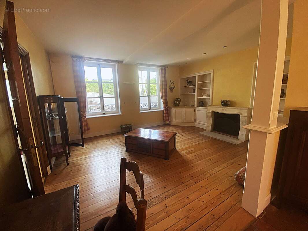 Maison à SAINT-PIERRE-SUR-DIVES