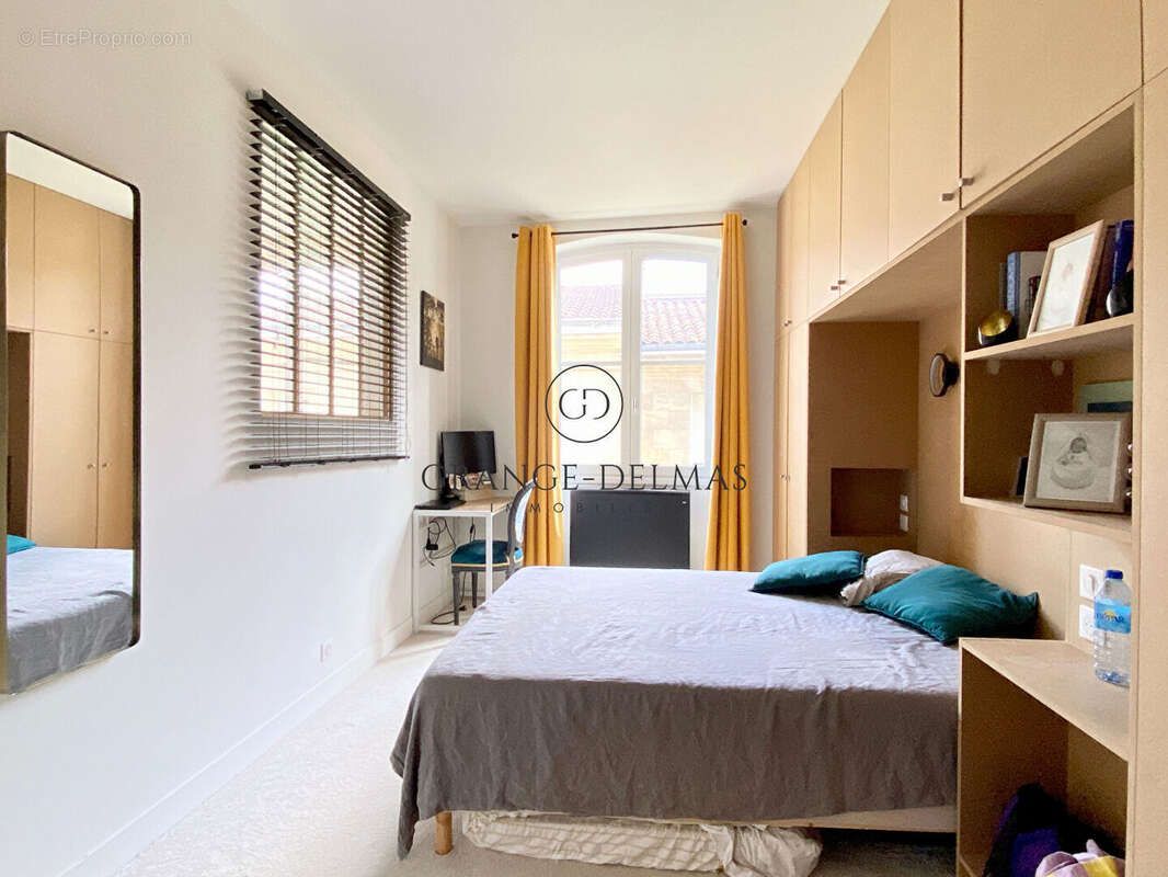 Appartement T3 entièrement rénové  avec cave - Immeuble en pierre - CHARTRONS - photo 7