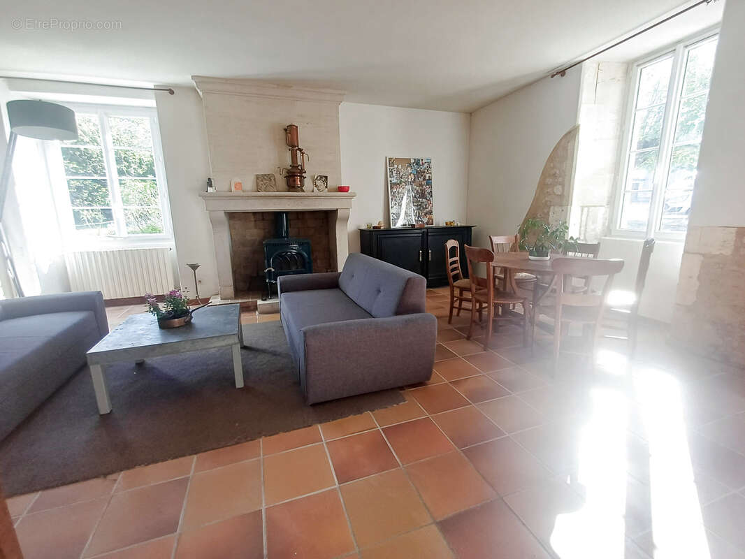 Maison à BAIGNES-SAINTE-RADEGONDE